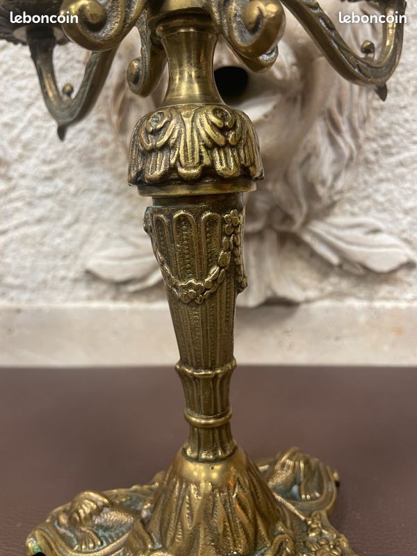 Paire de chandeliers / bougeoirs à 5 flammes en bronze doré Louis XV signé