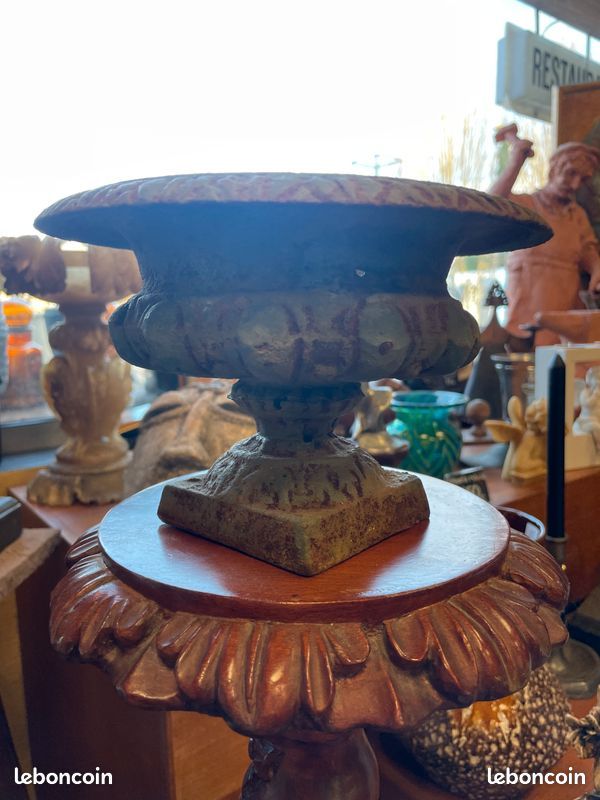 Rare petit vase / urne Chambord en fonte de style Médicis