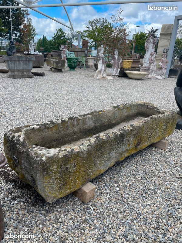 Ancienne auge / jardinière en pierre naturelle de grés