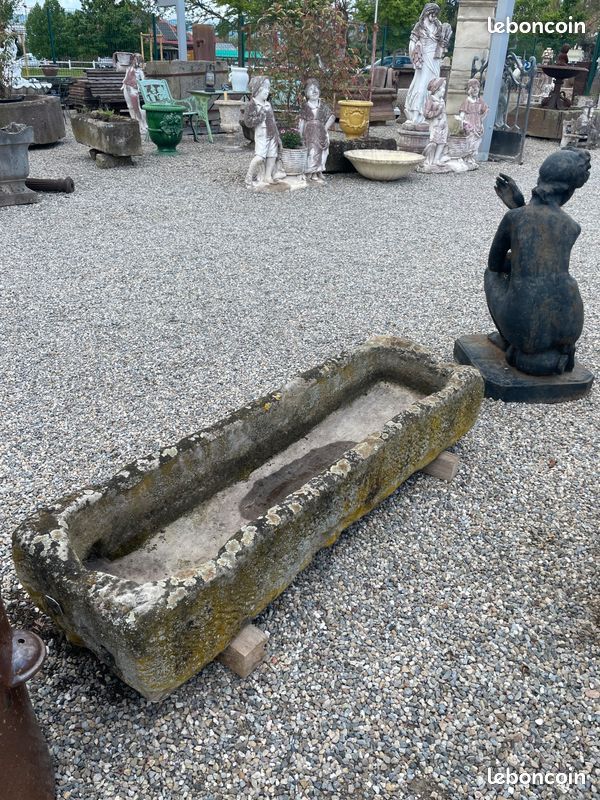 Ancienne auge / jardinière en pierre naturelle de grés
