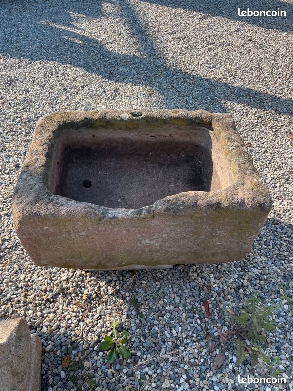 Très belle ancienne auge / Jardinière en pierre naturelle de grés dur