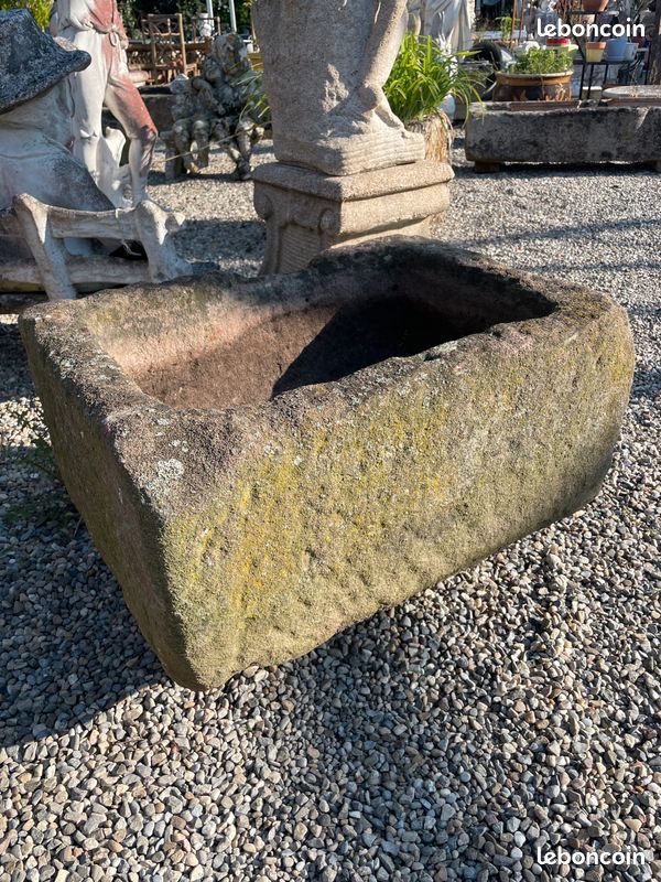 Très belle ancienne auge / Jardinière en pierre naturelle de grés dur
