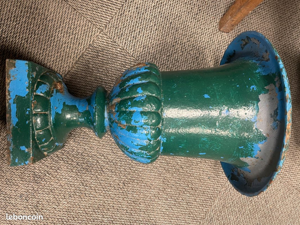Ancien authentique vase / pot / urne dit Médicis Français en fonte du 19éme