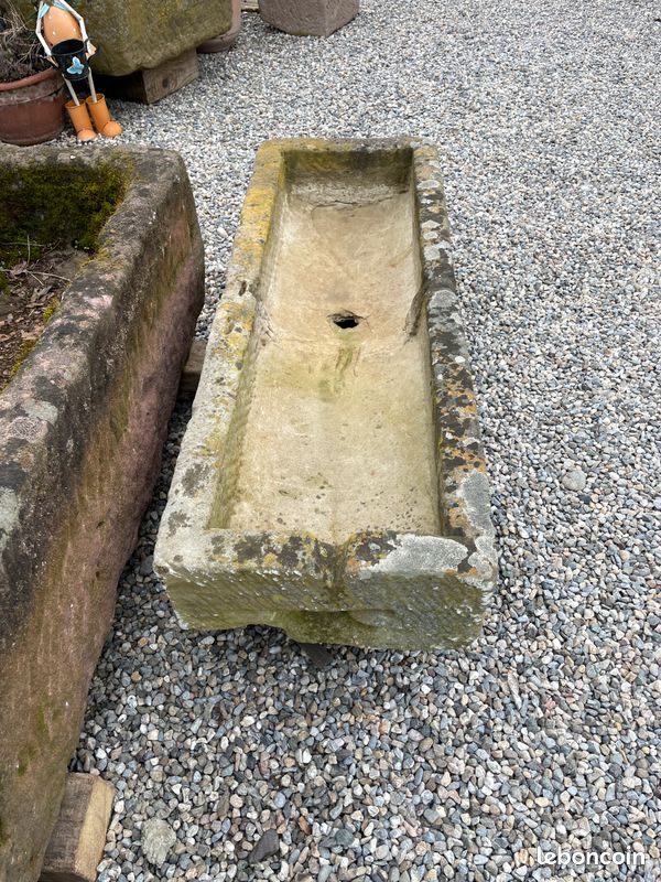 Ancienne auge, abreuvoir ou jardinière en pierre naturelle de grés