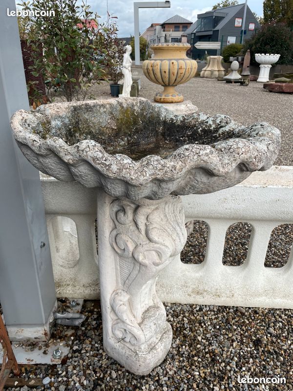 Vasque murale sur pied / Fontaine ou Abreuvoir