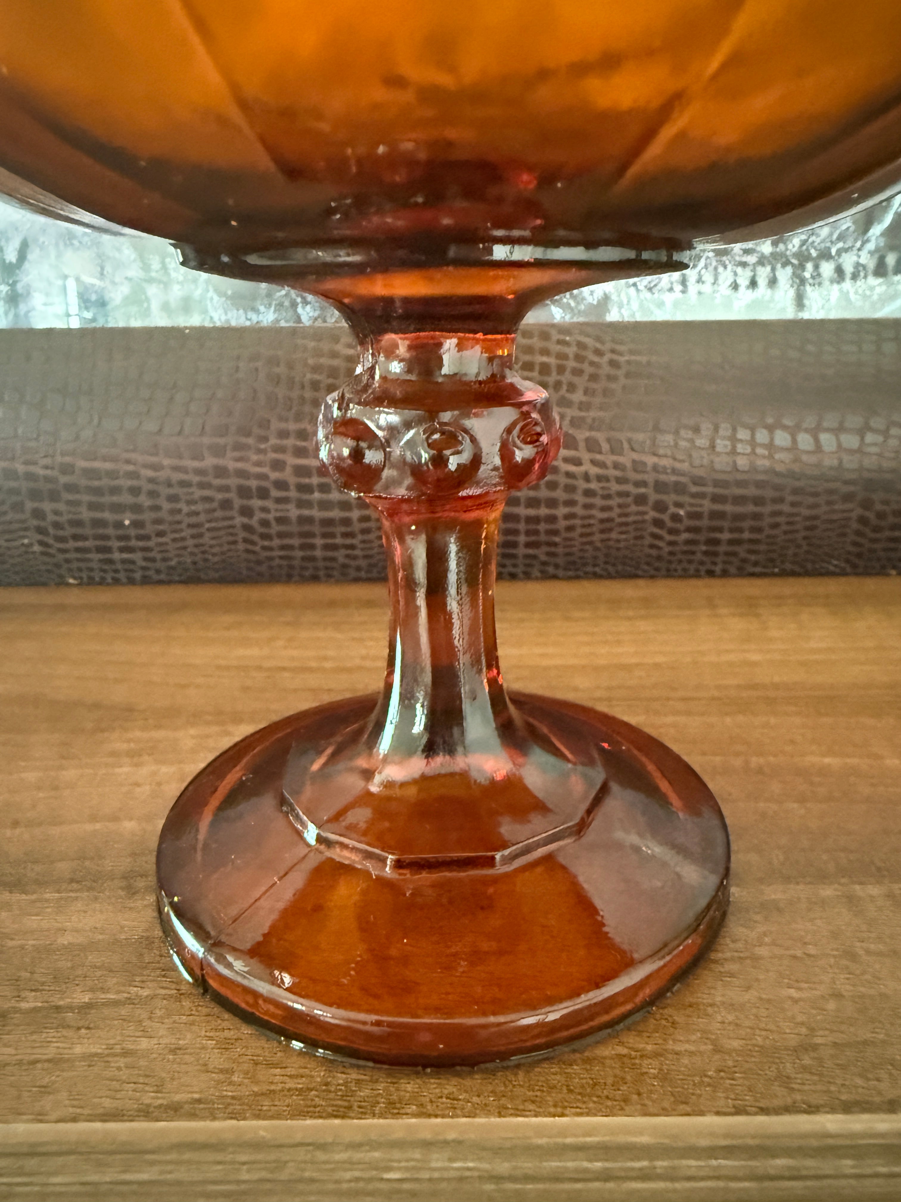 Coupe à fruits sur pied en verre ambrée à décor de guirlande