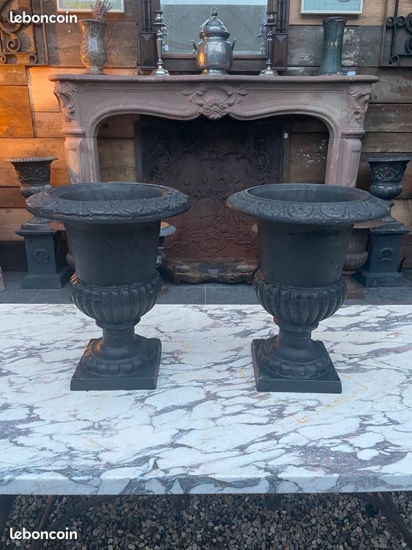 Paire de vases Médicis en fonte