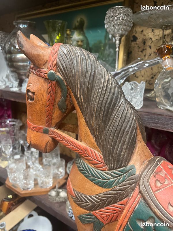 Statue / sculpture d'un cheval polychrome en bois massif