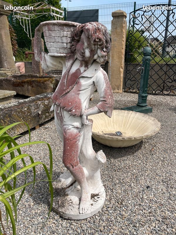 Statue art classique baroque garçon paysan avec pot de fleurs en pierre reconstituée