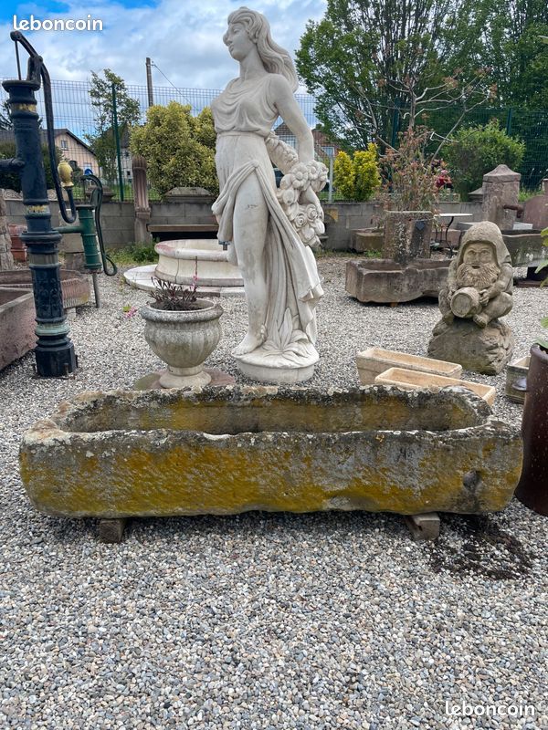Ancienne auge / jardinière en pierre naturelle de grés
