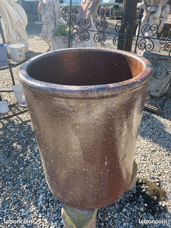 Poterie ancienne. Grand pot à choucroute industriel en grés signé