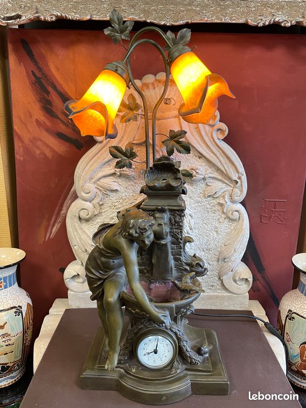 Lampe fontaine décorative Art Déco "jeune femme à la fontaine" d'après F. Moreau signé