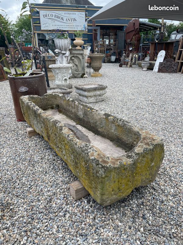 Ancienne auge / jardinière en pierre naturelle de grés