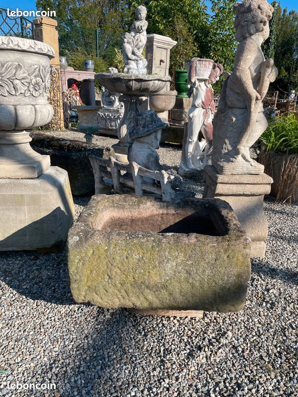 Très belle ancienne auge / Jardinière en pierre naturelle de grés dur