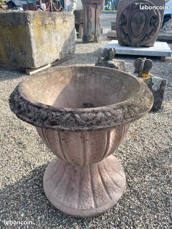 Vasque de jardin rond style Médicis en pierre reconstituée patinée