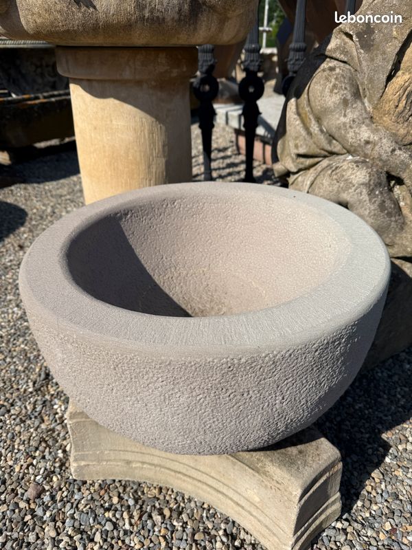 Vasque bol d'eau / abreuvoir ou jardinière en pierre naturelle