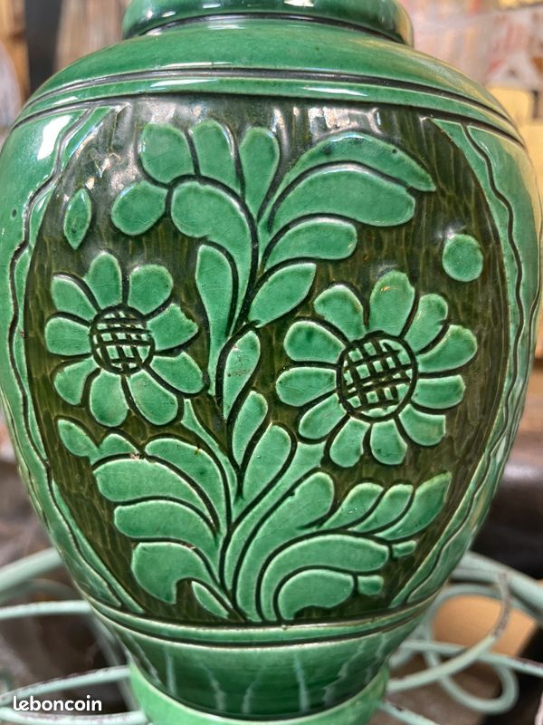 Rare vase signé Korond. Art folklorique traditionnel de l'Europe de l'Est