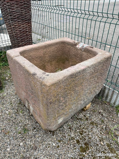Ancien bac fontaine / auge en pierre naturelle de grés