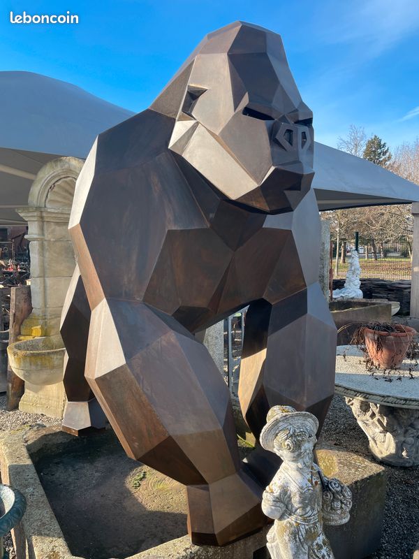 Imposante et unique statue / sculpture d'une Gorille en métal