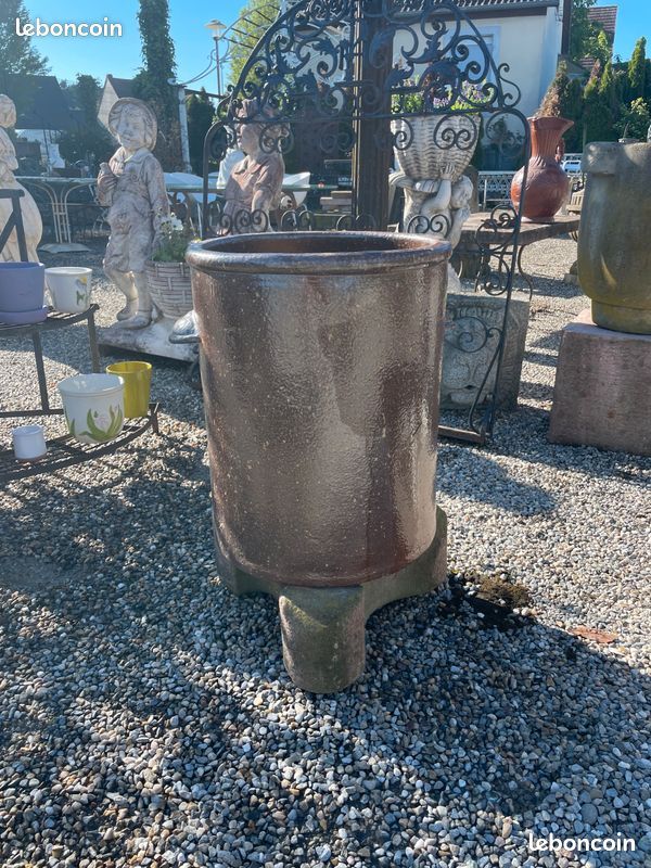 Poterie ancienne. Grand pot à choucroute industriel en grés signé