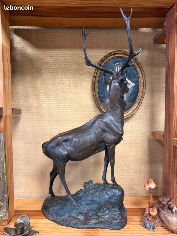 Sculpture / bronze animalier " Cerf aux aguets " signé M. FIOT