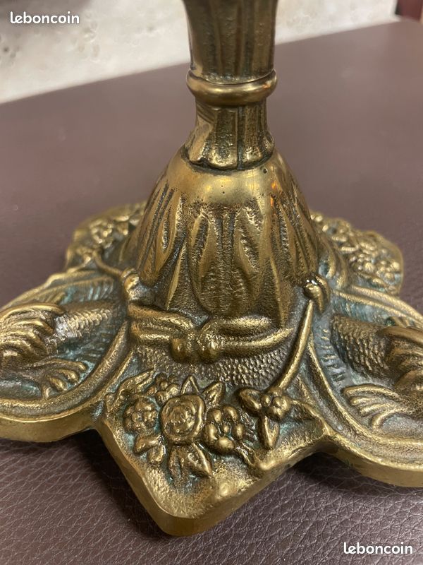 Paire de chandeliers / bougeoirs à 5 flammes en bronze doré Louis XV signé