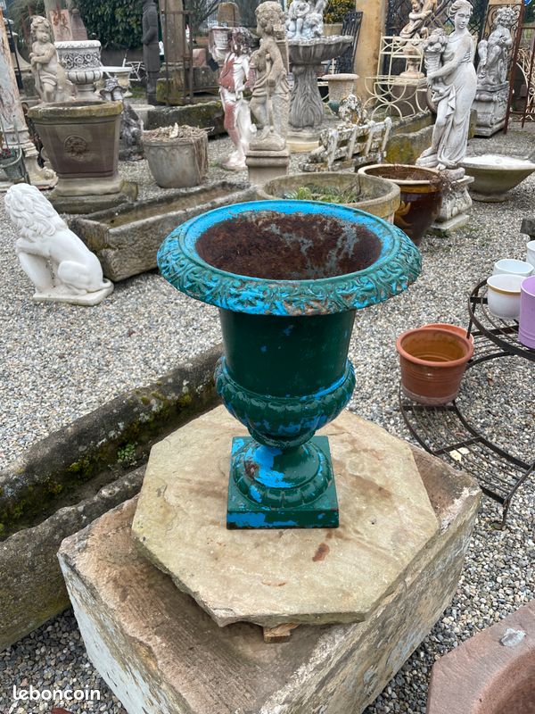 Ancien authentique vase / pot / urne dit Médicis Français en fonte du 19éme