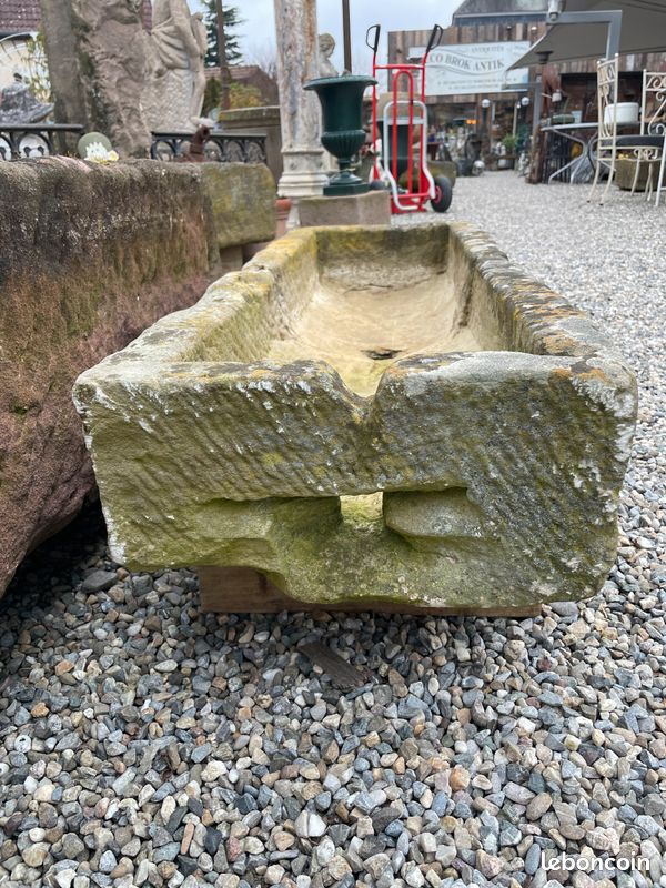 Ancienne auge, abreuvoir ou jardinière en pierre naturelle de grés