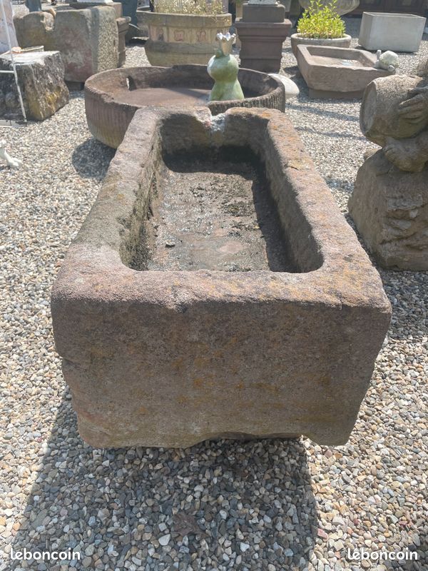Ancienne auge / abreuvoir / jardinière en pierre naturelle de grés