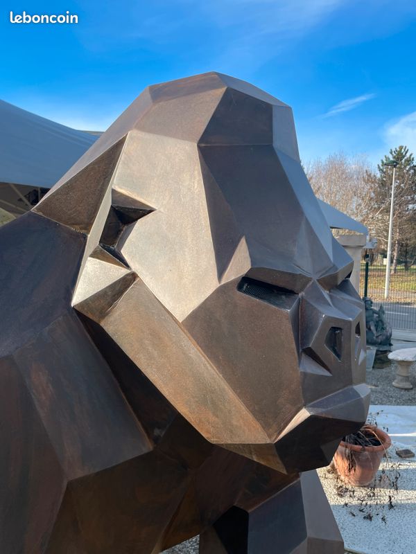 Imposante et unique statue / sculpture d'une Gorille en métal