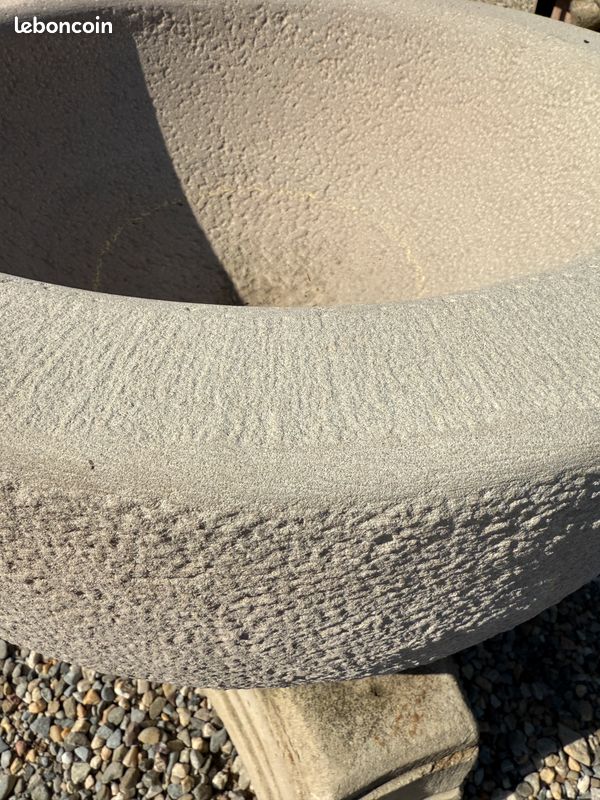 Vasque bol d'eau / abreuvoir ou jardinière en pierre naturelle