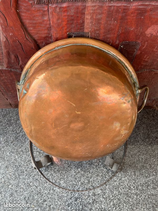 Ancien chaudron / bassine à confiture en cuivre à 2 anses avec son support en fer forgé