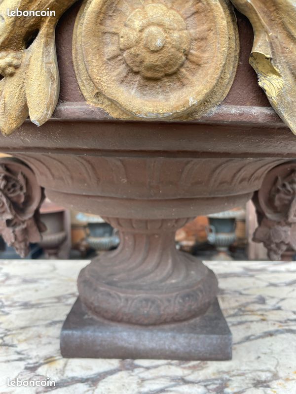 Ancienne urne / vase de style Médicis Chambord en terre cuite