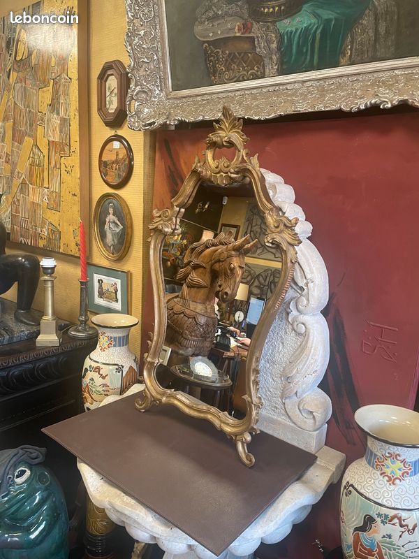 Miroir rocaille doré de style baroque / Louis XV. Forme mouvementée