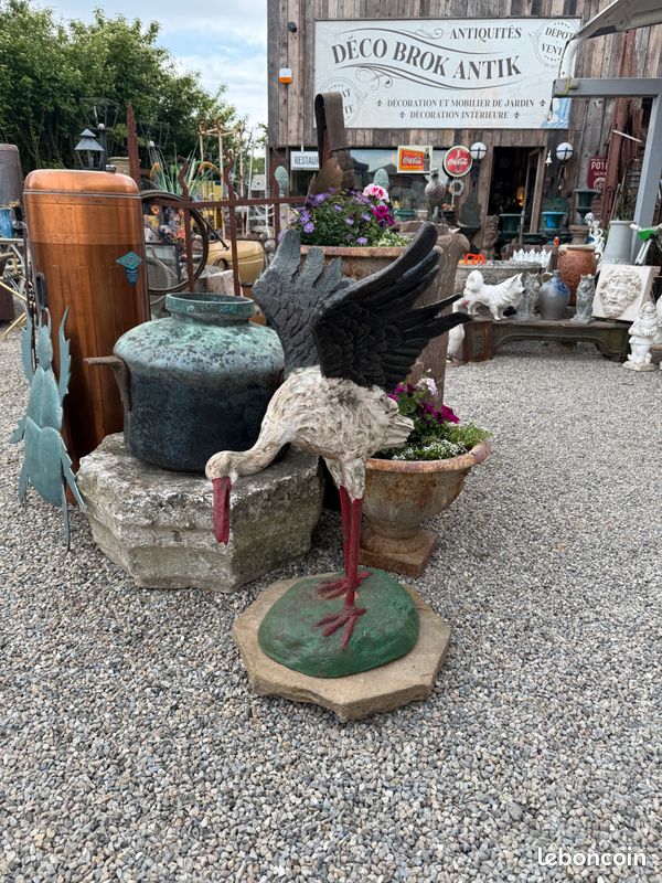 Statue / sculpture pour jardin, oiseau en fonte. Art animalier