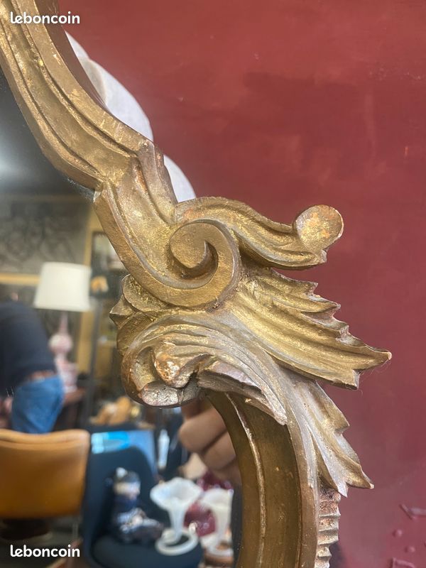 Miroir rocaille doré de style baroque / Louis XV. Forme mouvementée