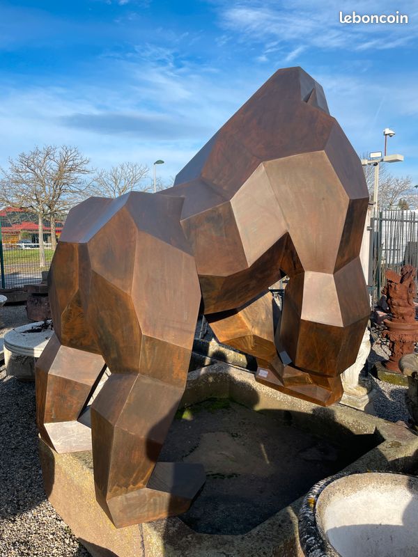 Imposante et unique statue / sculpture d'une Gorille en métal