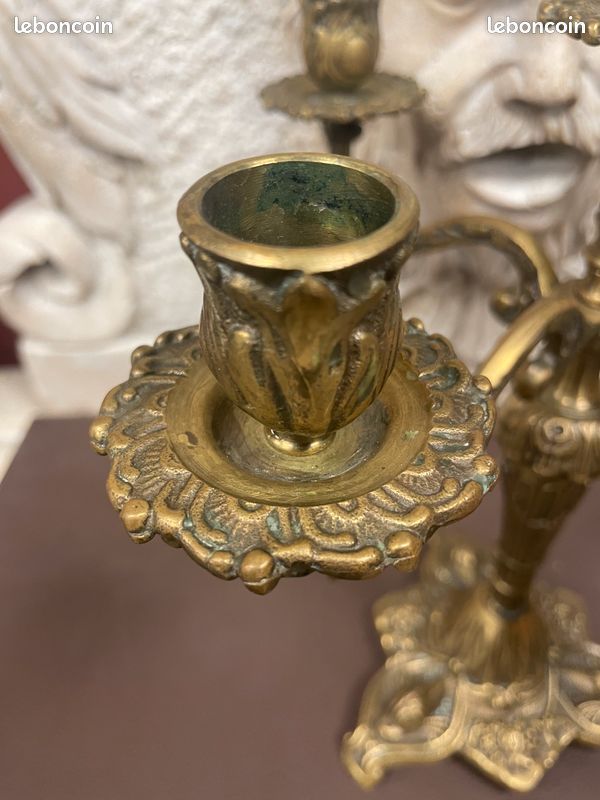Paire de chandeliers / bougeoirs à 5 flammes en bronze doré Louis XV signé