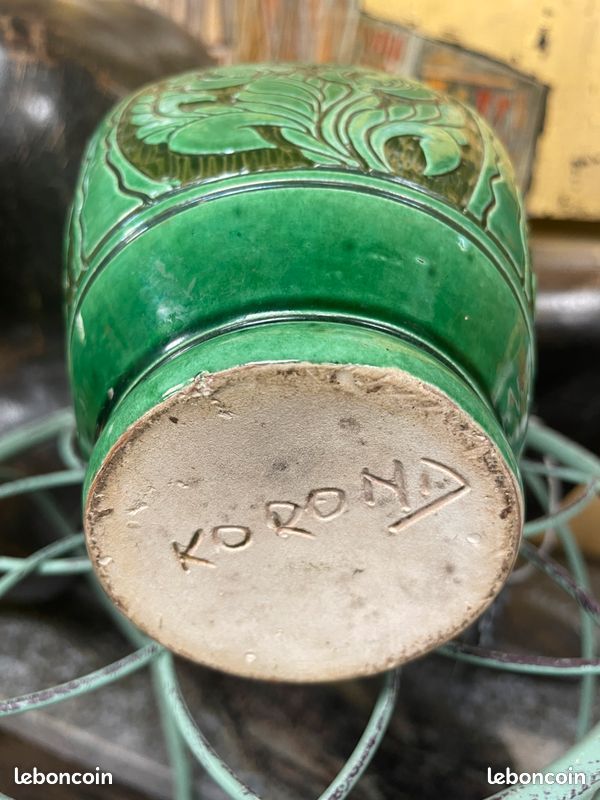 Rare vase signé Korond. Art folklorique traditionnel de l'Europe de l'Est