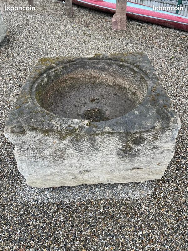 Auge / Abreuvoir carré, intérieur arrondi en grès des Vosges gris ANCIEN