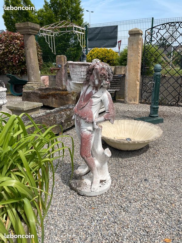 Statue art classique baroque garçon paysan avec pot de fleurs en pierre reconstituée