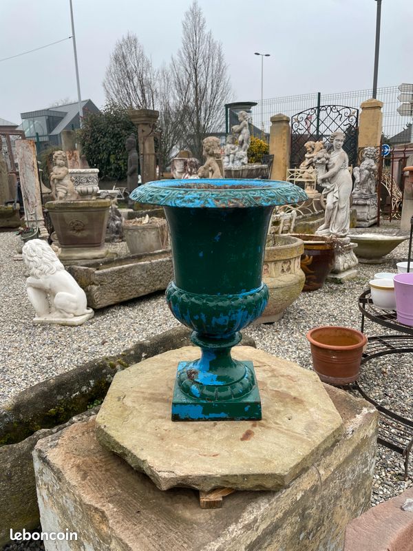 Ancien authentique vase / pot / urne dit Médicis Français en fonte du 19éme