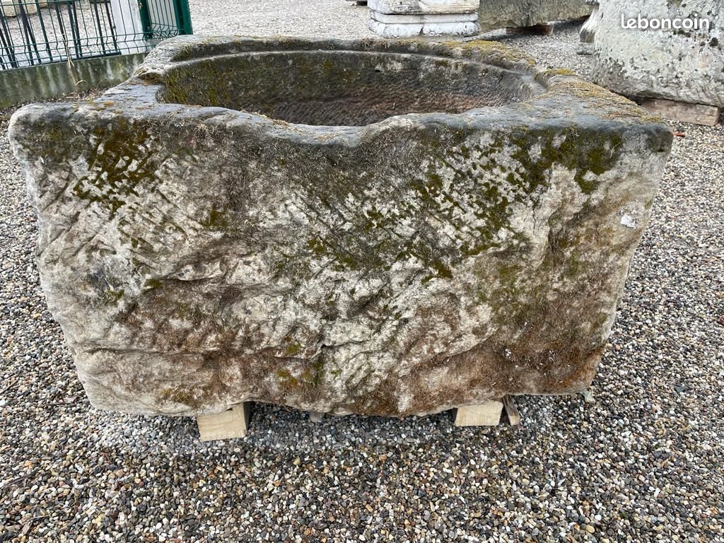 Auge / Abreuvoir carré, intérieur arrondi en grès des Vosges gris ANCIEN