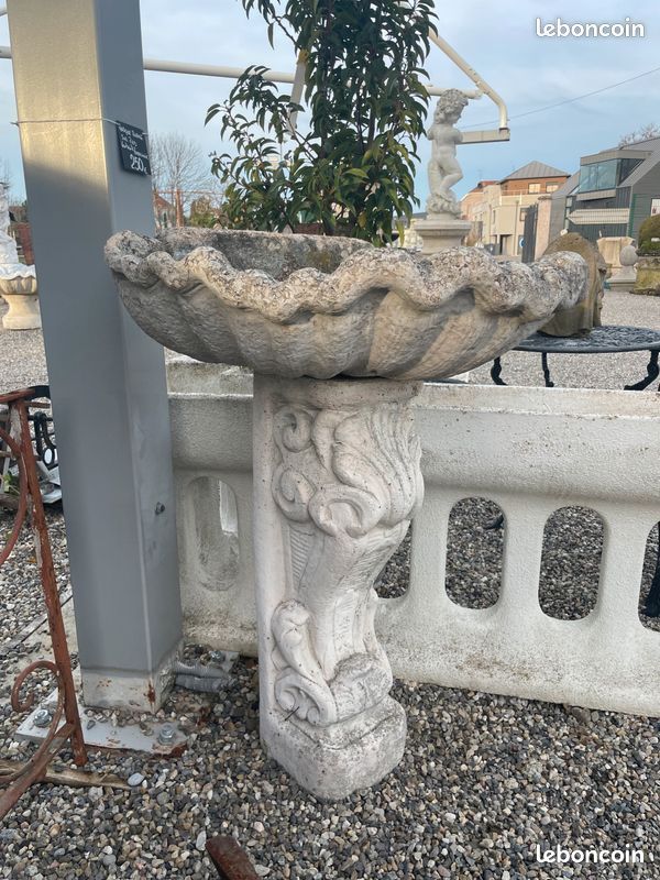 Vasque murale sur pied / Fontaine ou Abreuvoir