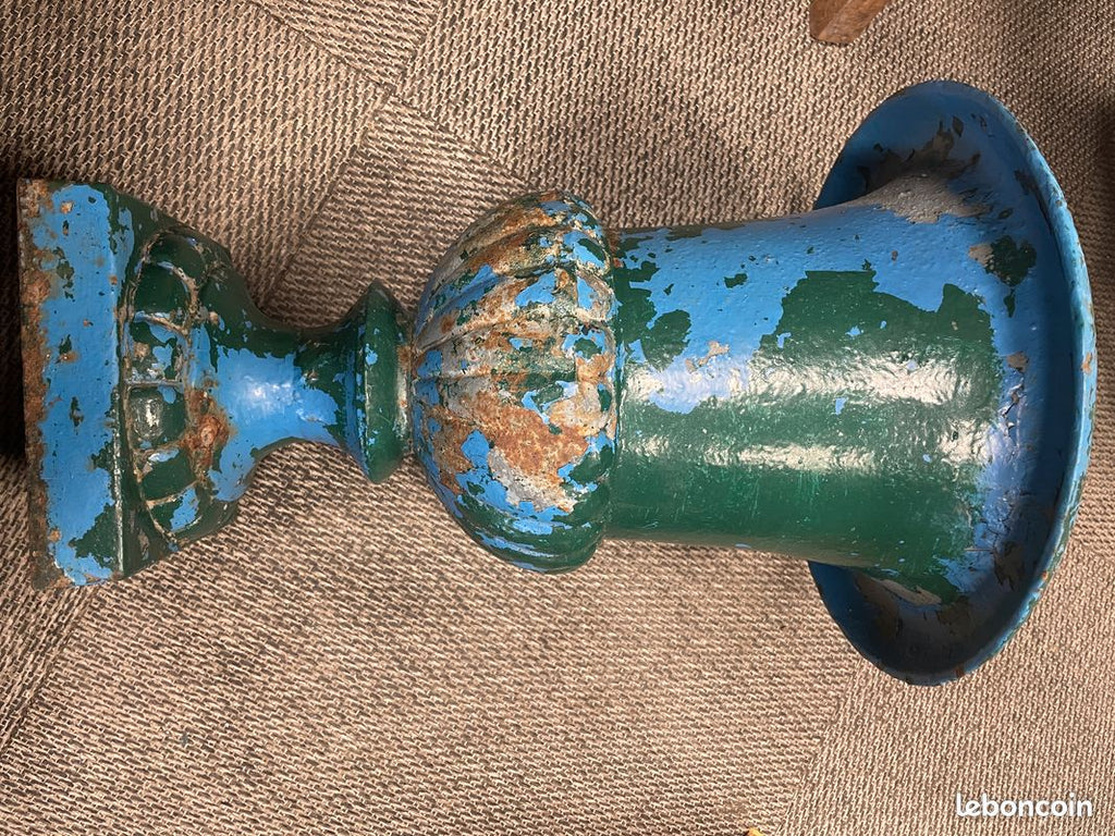 Ancien authentique vase / pot / urne dit Médicis Français en fonte du 19éme